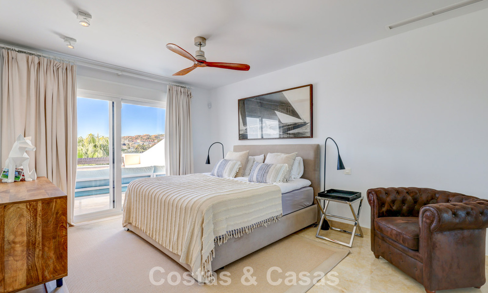 Renovated 3-bedroom duplex penthouse in exclusive gated community with sea & golf views in Marbella - Benahavis 793333