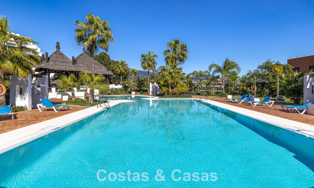 Renovated 3-bedroom duplex penthouse in exclusive gated community with sea & golf views in Marbella - Benahavis 793349