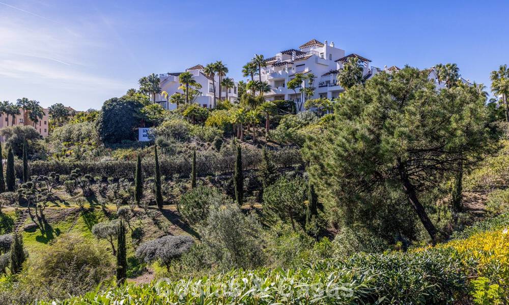 Renovated 3-bedroom duplex penthouse in exclusive gated community with sea & golf views in Marbella - Benahavis 793350