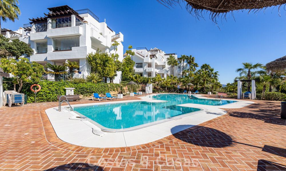 Renovated 3-bedroom duplex penthouse in exclusive gated community with sea & golf views in Marbella - Benahavis 793352