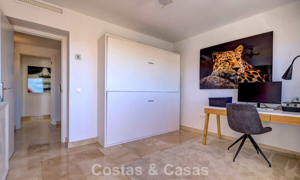 Renovated 3-bedroom duplex penthouse in exclusive gated community with sea & golf views in Marbella - Benahavis 793774