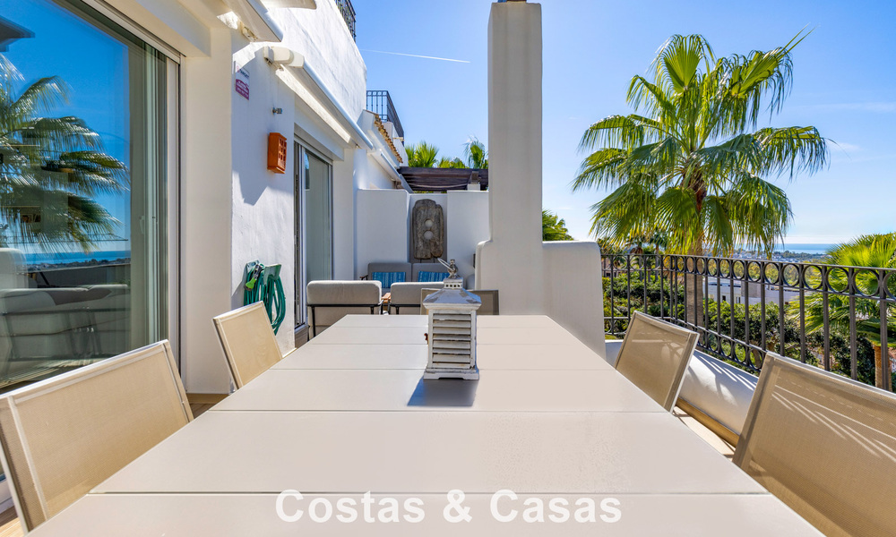 Renovated 3-bedroom duplex penthouse in exclusive gated community with sea & golf views in Marbella - Benahavis 793778