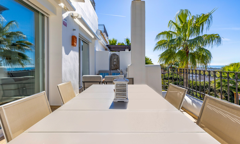 Renovated 3-bedroom duplex penthouse in exclusive gated community with sea & golf views in Marbella - Benahavis 793780
