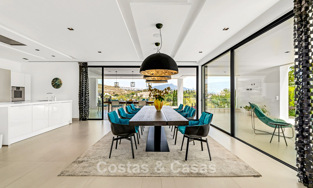 Luxurious, modern, high-end villa for sale with sea views in a prestigious golf resort in Marbella - Benahavís 794031
