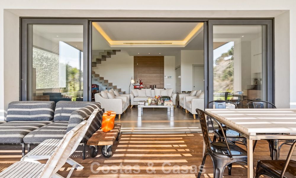 Spacious, modern villa with separate guest house for sale in El Madroñal, Benahavis - Marbella 794040