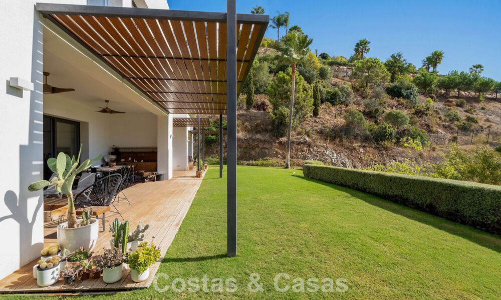 Spacious, modern villa with separate guest house for sale in El Madroñal, Benahavis - Marbella 794044