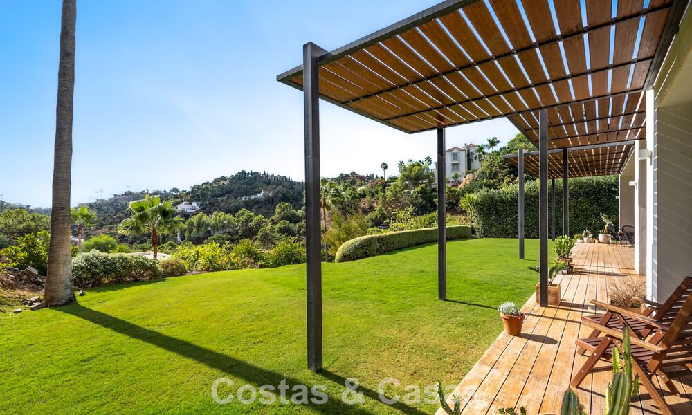 Spacious, modern villa with separate guest house for sale in El Madroñal, Benahavis - Marbella 794045