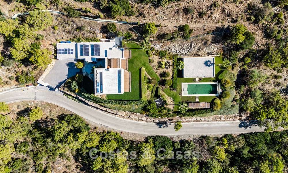 Spacious, modern villa with separate guest house for sale in El Madroñal, Benahavis - Marbella 794047