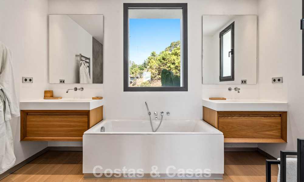 Spacious, modern villa with separate guest house for sale in El Madroñal, Benahavis - Marbella 794061