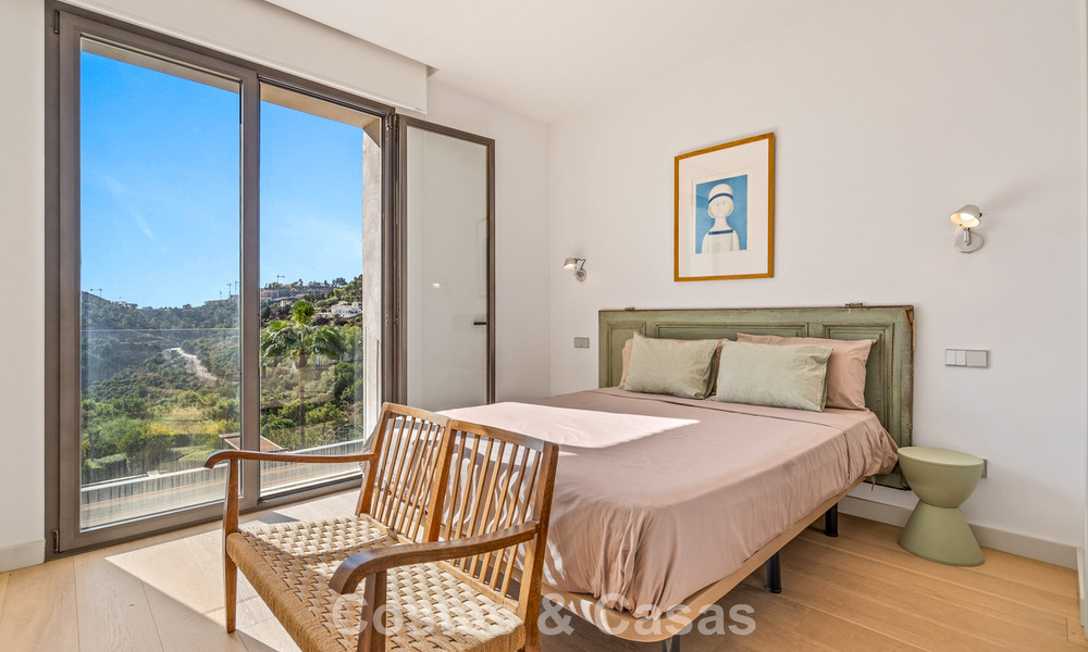 Spacious, modern villa with separate guest house for sale in El Madroñal, Benahavis - Marbella 794064