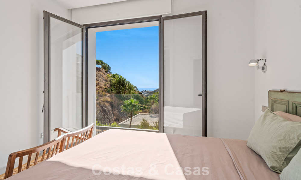 Spacious, modern villa with separate guest house for sale in El Madroñal, Benahavis - Marbella 794065
