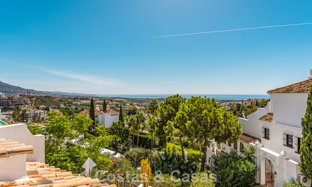 Move-in ready, luxuriously renovated duplex apartment for sale in the hills of Marbella - Benahavís 794091
