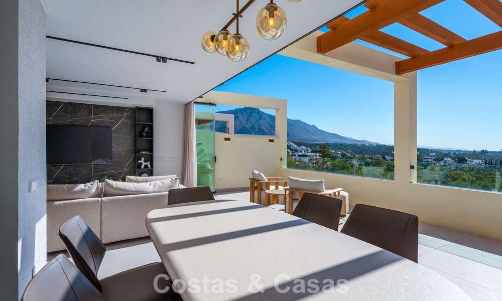 Renovated luxury apartment with sea views for sale in the coveted Nueva Andalucía, Marbella 794131