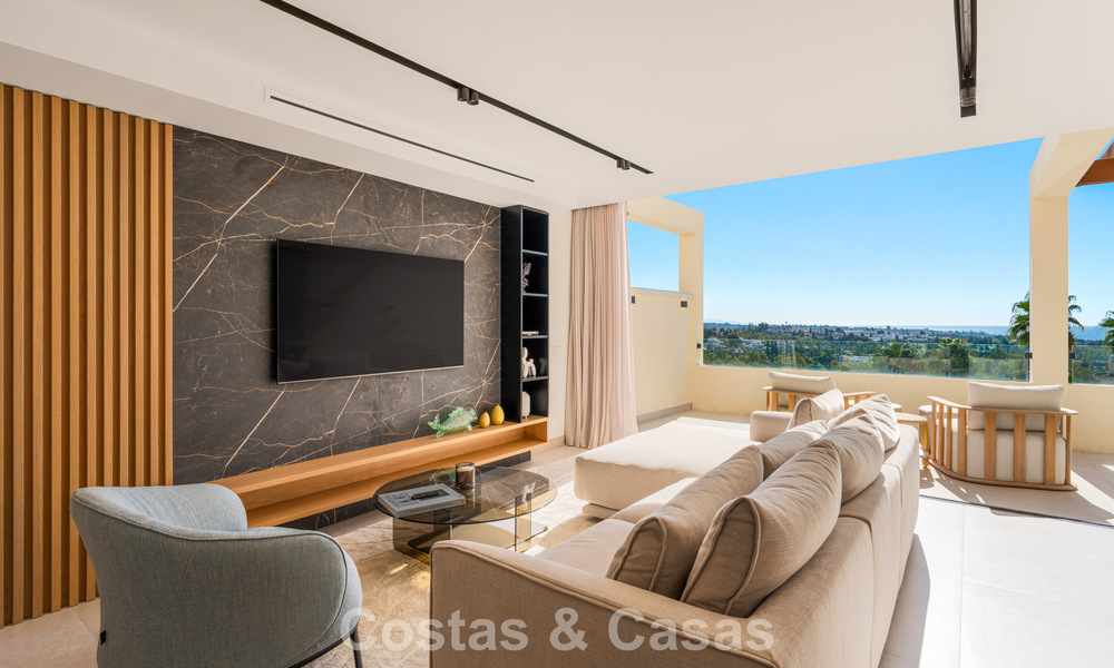 Renovated luxury apartment with sea views for sale in the coveted Nueva Andalucía, Marbella 794134