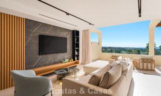 Renovated luxury apartment with sea views for sale in the coveted Nueva Andalucía, Marbella 794134 