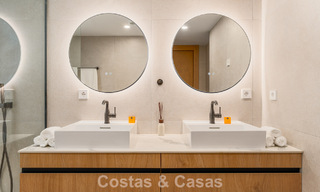 Renovated luxury apartment with sea views for sale in the coveted Nueva Andalucía, Marbella 794137 