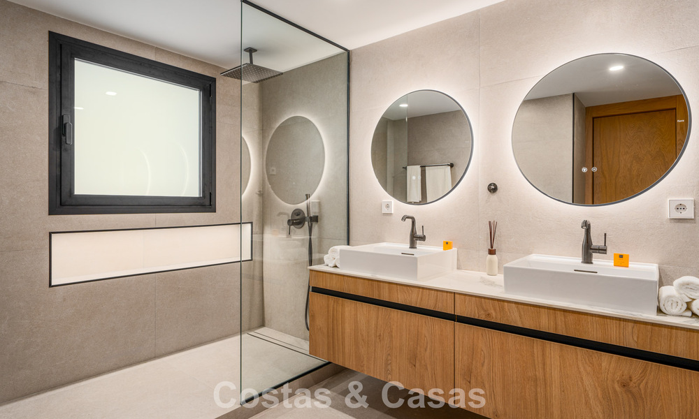 Renovated luxury apartment with sea views for sale in the coveted Nueva Andalucía, Marbella 794138