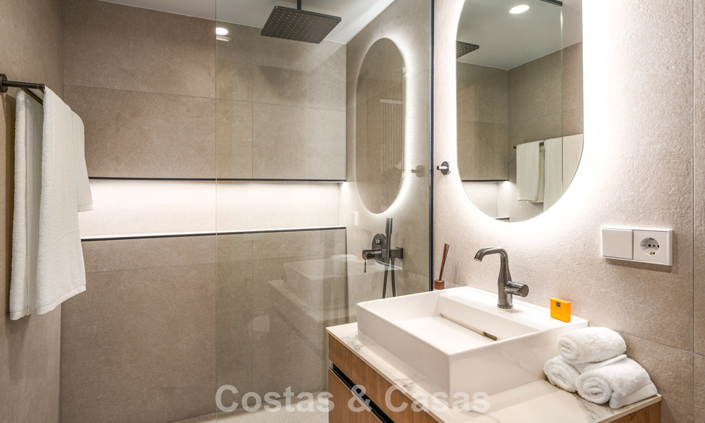 Renovated luxury apartment with sea views for sale in the coveted Nueva Andalucía, Marbella 794142