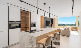 Renovated luxury apartment with sea views for sale in the coveted Nueva Andalucía, Marbella 794144 