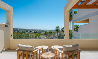 Renovated luxury apartment with sea views for sale in the coveted Nueva Andalucía, Marbella 794147 