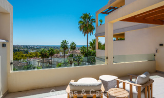 Renovated luxury apartment with sea views for sale in the coveted Nueva Andalucía, Marbella 794149 