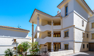Renovated luxury apartment with sea views for sale in the coveted Nueva Andalucía, Marbella 794150 