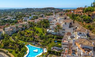 Renovated luxury apartment with sea views for sale in the coveted Nueva Andalucía, Marbella 794154 