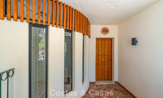 Renovated luxury apartment with sea views for sale in the coveted Nueva Andalucía, Marbella 794155 