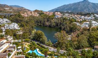 Renovated luxury apartment with sea views for sale in the coveted Nueva Andalucía, Marbella 794157 