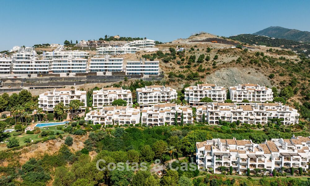 Ready-to-move-in, contemporary renovated apartment for sale with sea views in La Quinta Golf Resort, Benahavis - Marbella 794230