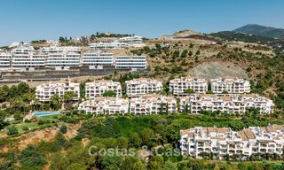 Ready-to-move-in, contemporary renovated apartment for sale with sea views in La Quinta Golf Resort, Benahavis - Marbella 794230 