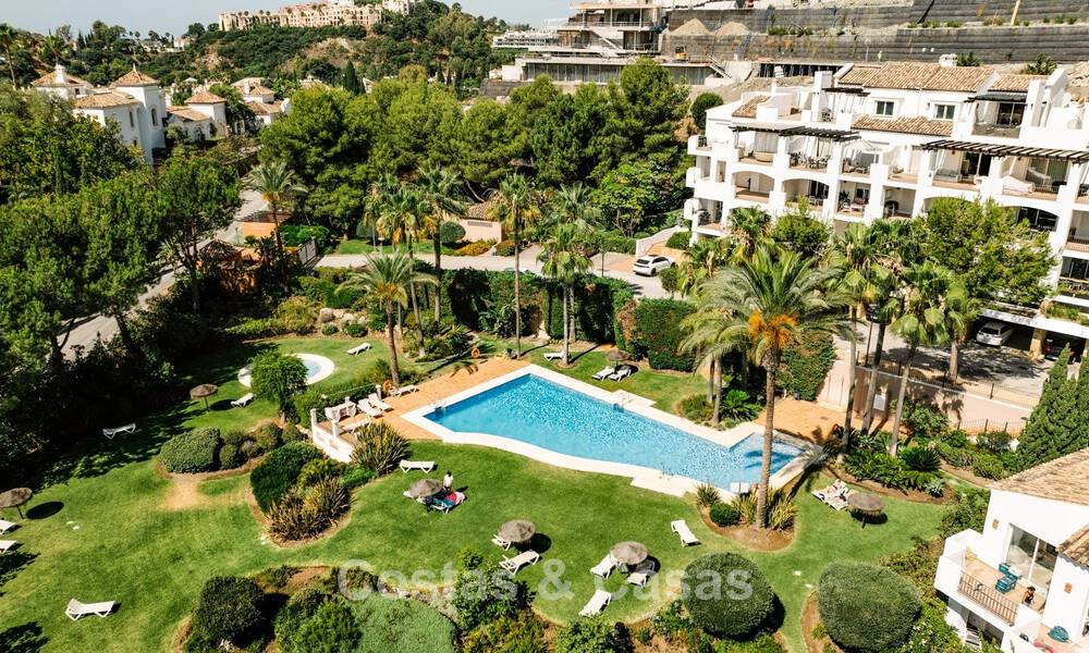 Ready-to-move-in, contemporary renovated apartment for sale with sea views in La Quinta Golf Resort, Benahavis - Marbella 794231