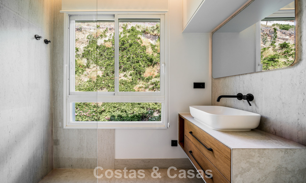 Ready-to-move-in, contemporary renovated apartment for sale with sea views in La Quinta Golf Resort, Benahavis - Marbella 794232