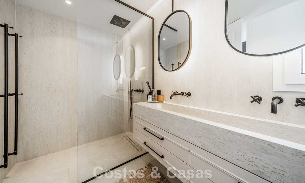 Ready-to-move-in, contemporary renovated apartment for sale with sea views in La Quinta Golf Resort, Benahavis - Marbella 794240