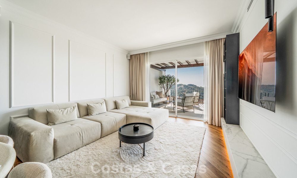 Ready-to-move-in, contemporary renovated apartment for sale with sea views in La Quinta Golf Resort, Benahavis - Marbella 794242
