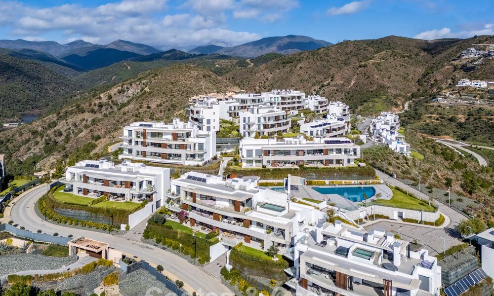 Move-in ready, spacious, high-end,contemporary apartment for sale in the hills of La Quinta Resort, Marbella - Benahavís 794370