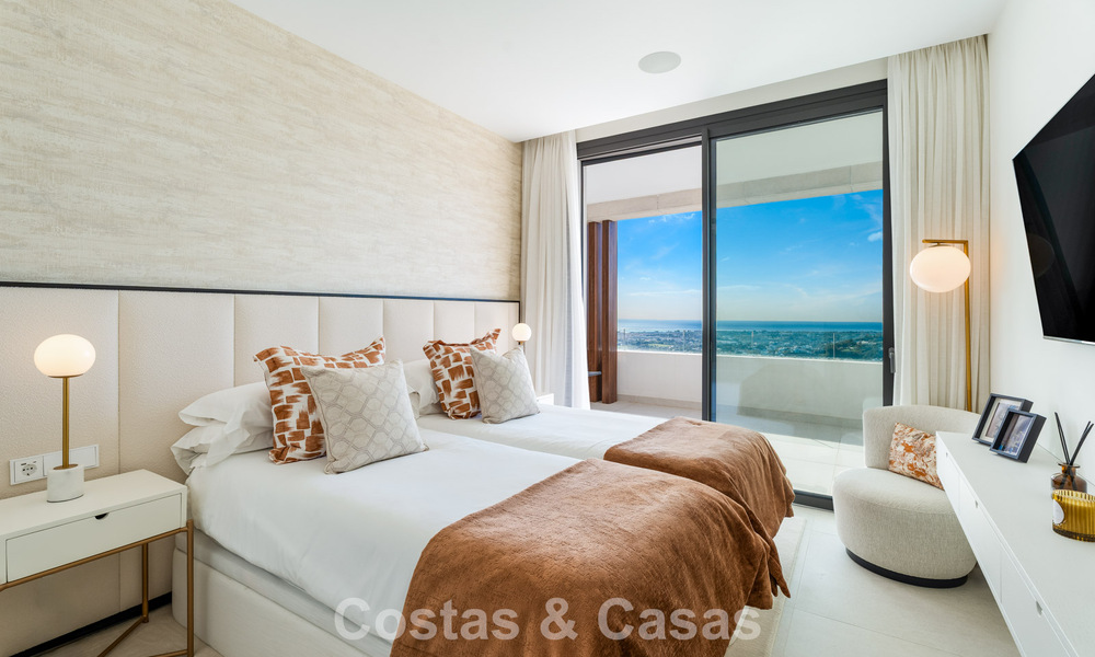 Move-in ready, spacious, high-end,contemporary apartment for sale in the hills of La Quinta Resort, Marbella - Benahavís 794383