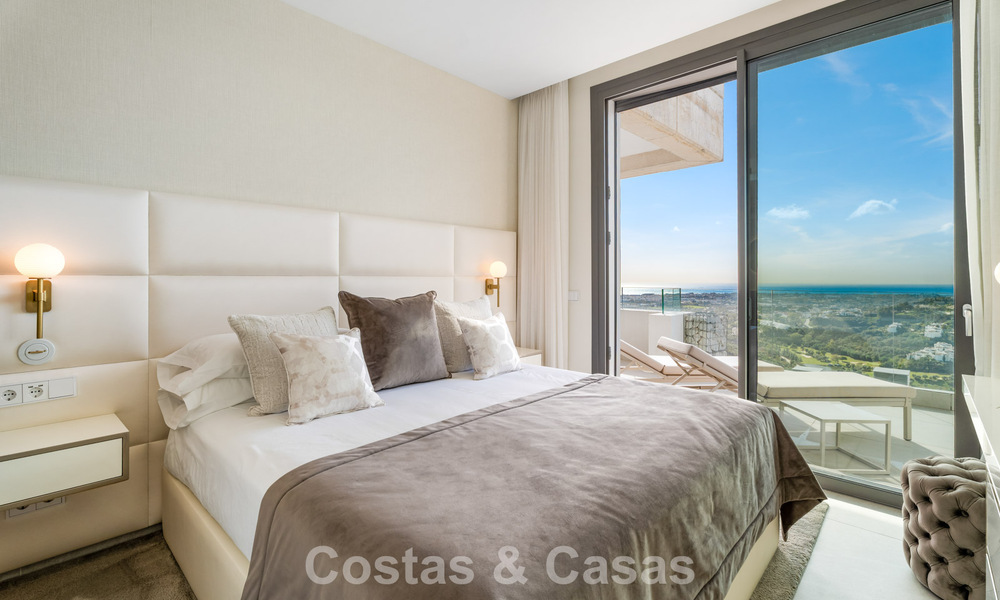 Move-in ready, spacious, high-end,contemporary apartment for sale in the hills of La Quinta Resort, Marbella - Benahavís 794387
