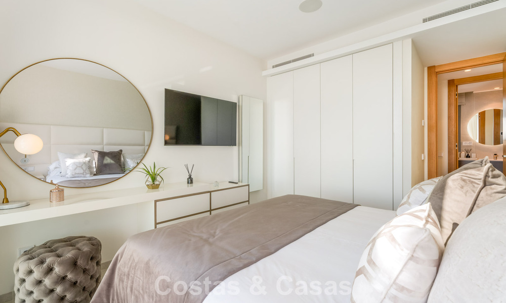 Move-in ready, spacious, high-end,contemporary apartment for sale in the hills of La Quinta Resort, Marbella - Benahavís 794389