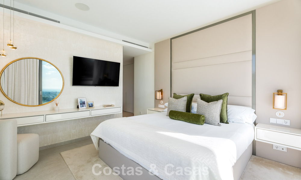 Move-in ready, spacious, high-end,contemporary apartment for sale in the hills of La Quinta Resort, Marbella - Benahavís 794392