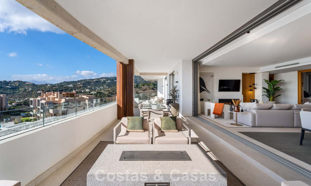 Move-in ready, spacious, high-end,contemporary apartment for sale in the hills of La Quinta Resort, Marbella - Benahavís 794397