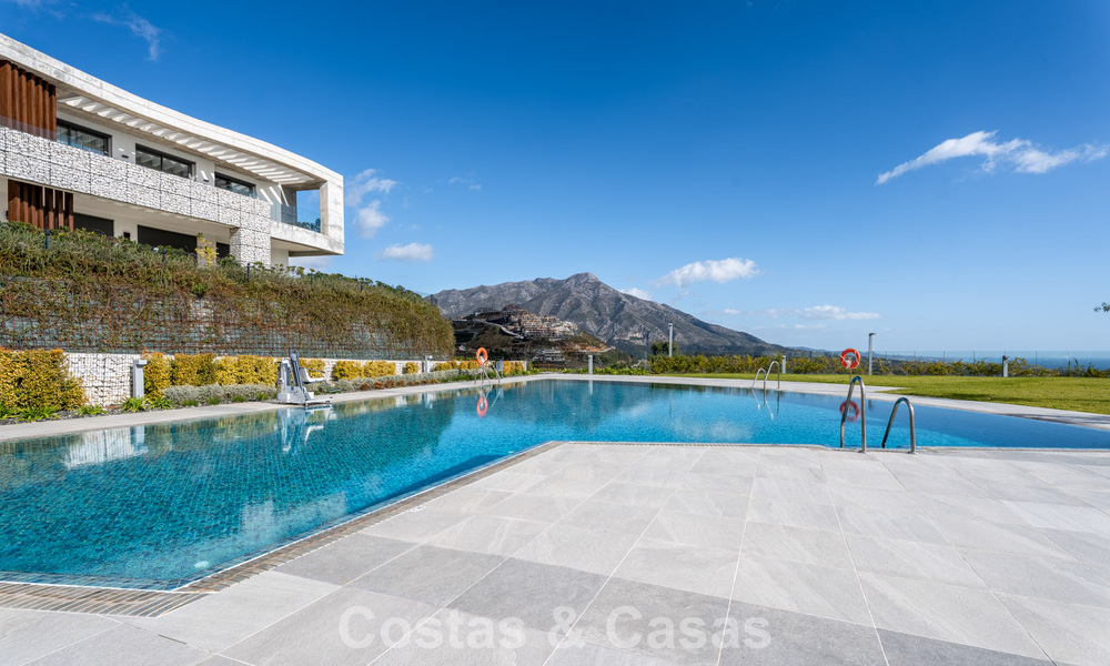 Move-in ready, spacious, high-end,contemporary apartment for sale in the hills of La Quinta Resort, Marbella - Benahavís 794401