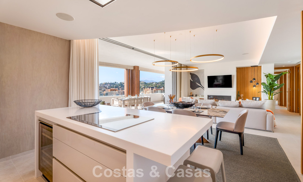 Move-in ready, spacious, high-end,contemporary apartment for sale in the hills of La Quinta Resort, Marbella - Benahavís 794405