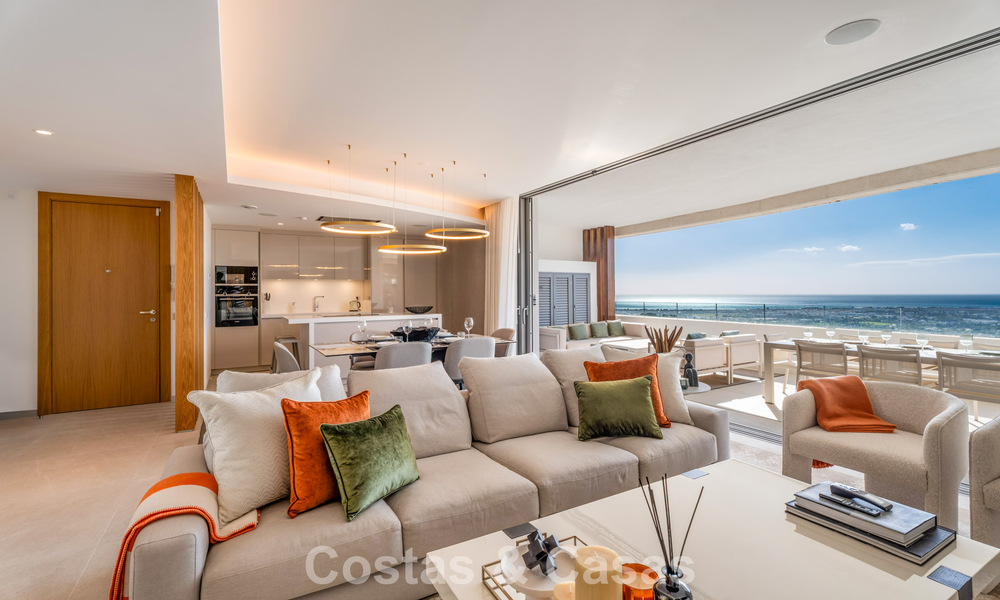Move-in ready, spacious, high-end,contemporary apartment for sale in the hills of La Quinta Resort, Marbella - Benahavís 794406