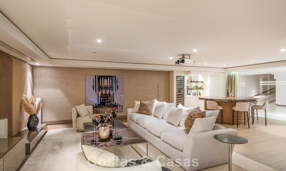 Prestigious, modern renovated, semi-detached villa for sale, second line beach in Puente Romano on Marbella’s Golden Mile 794443