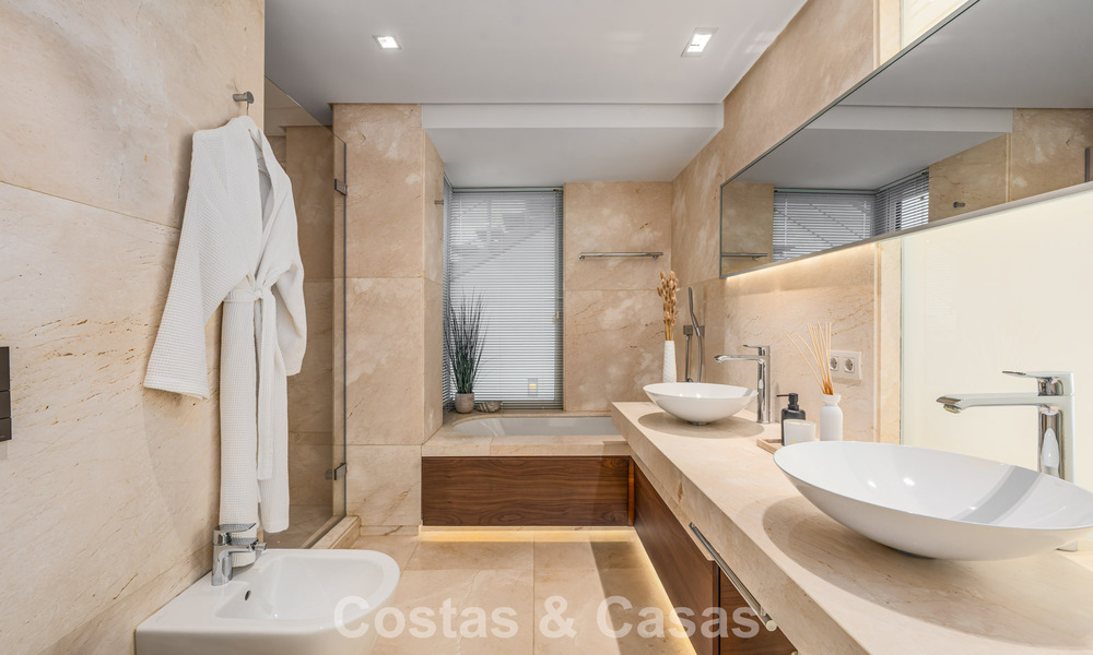 Prestigious, modern renovated, semi-detached villa for sale, second line beach in Puente Romano on Marbella’s Golden Mile 794448