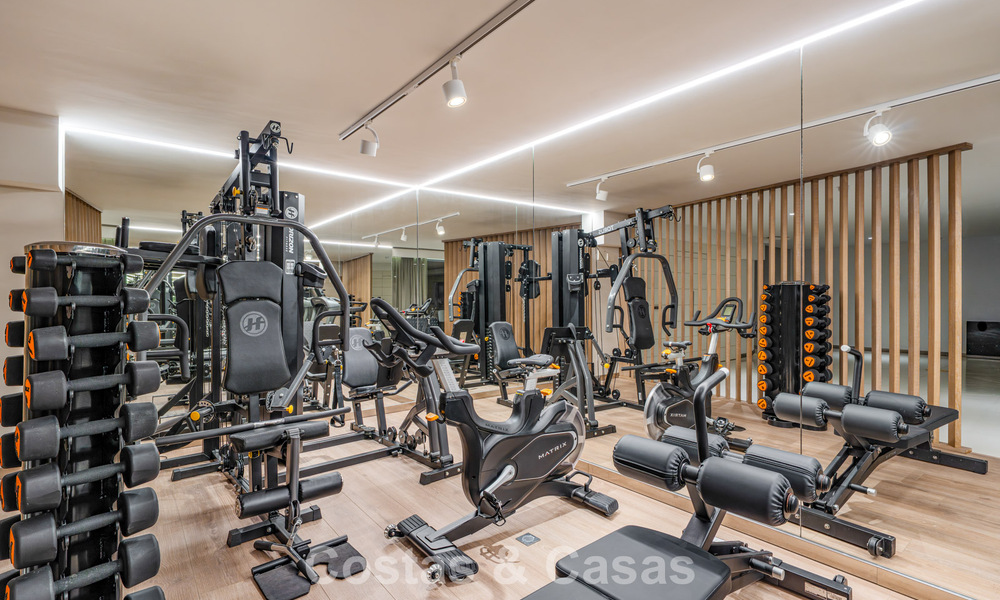 Prestigious, modern renovated, semi-detached villa for sale, second line beach in Puente Romano on Marbella’s Golden Mile 794477