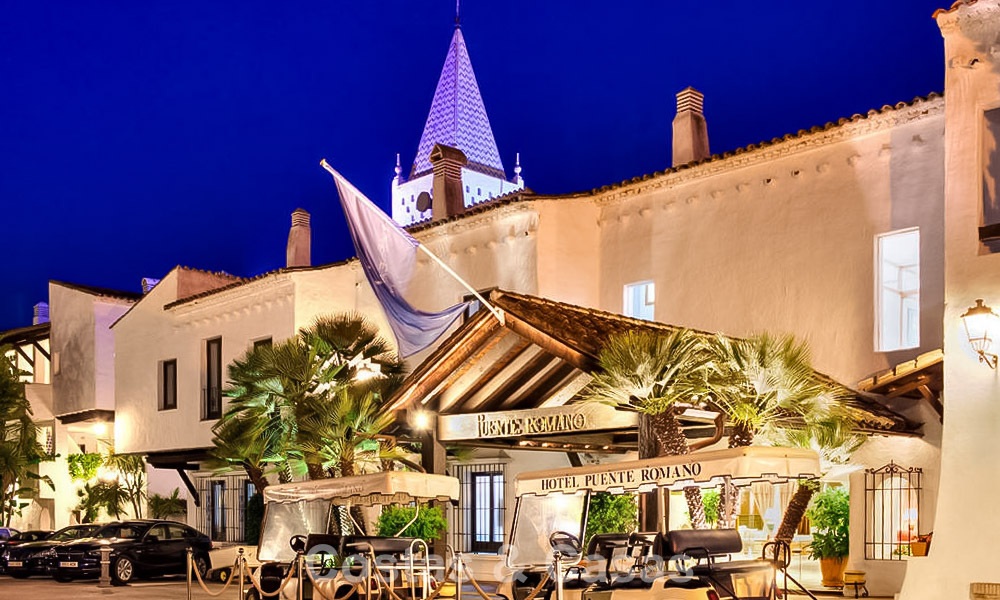 Prestigious, modern renovated, semi-detached villa for sale, second line beach in Puente Romano on Marbella’s Golden Mile 794480