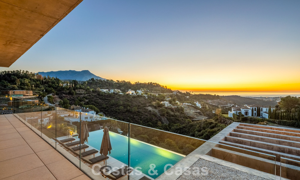 Brand-new, high-end luxury villa with panoramic views for sale in the gated community of El Madroñal, Benahavis - Marbella 794196