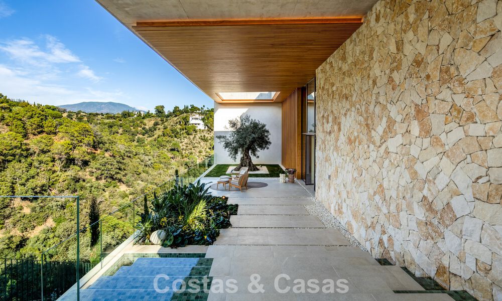 Brand-new, high-end luxury villa with panoramic views for sale in the gated community of El Madroñal, Benahavis - Marbella 794225
